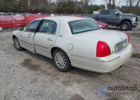 2005 Lincoln Town Car Signature Limited из США, поврежденный, VIN 1LNHM82W65Y603885